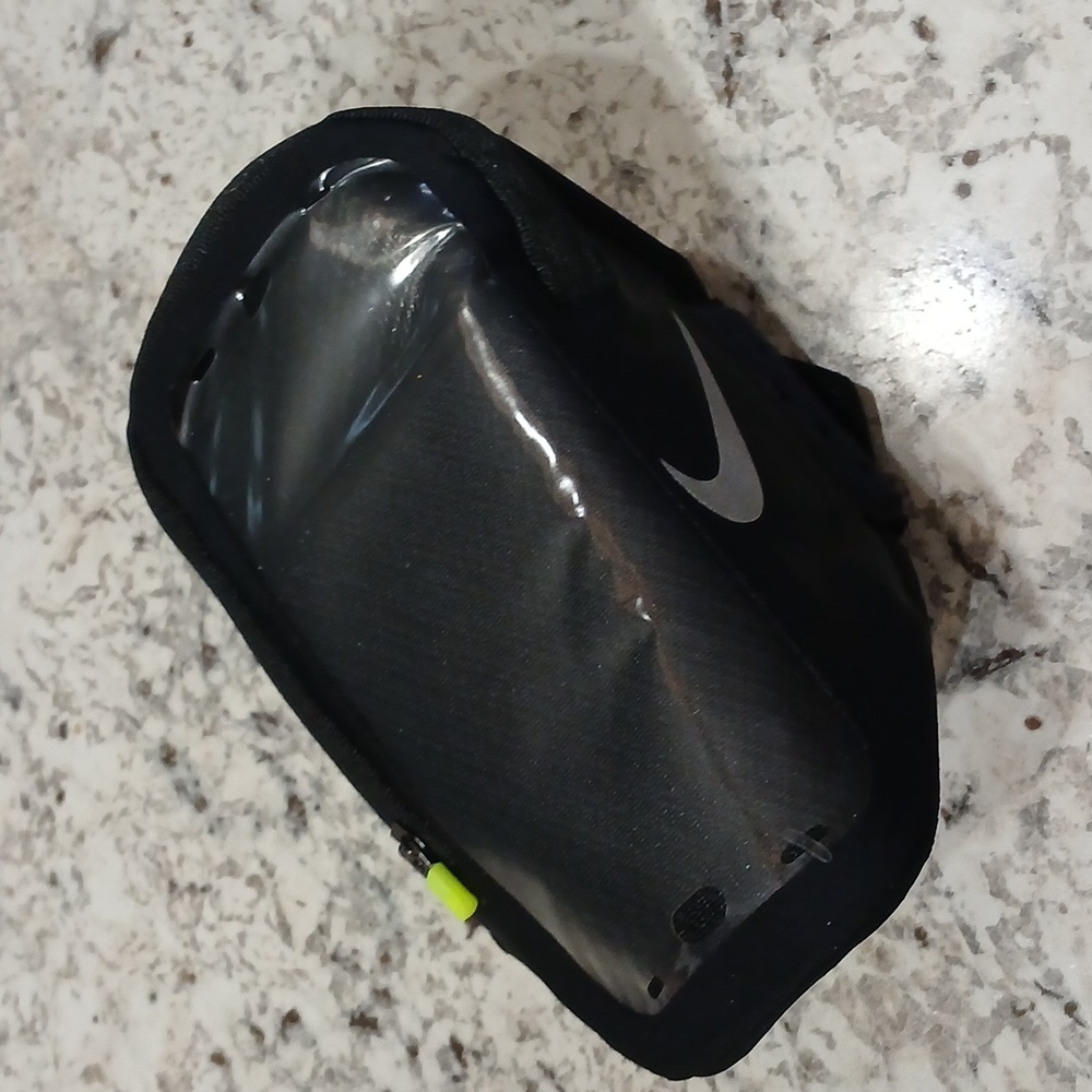Nike Pocket Arm Band